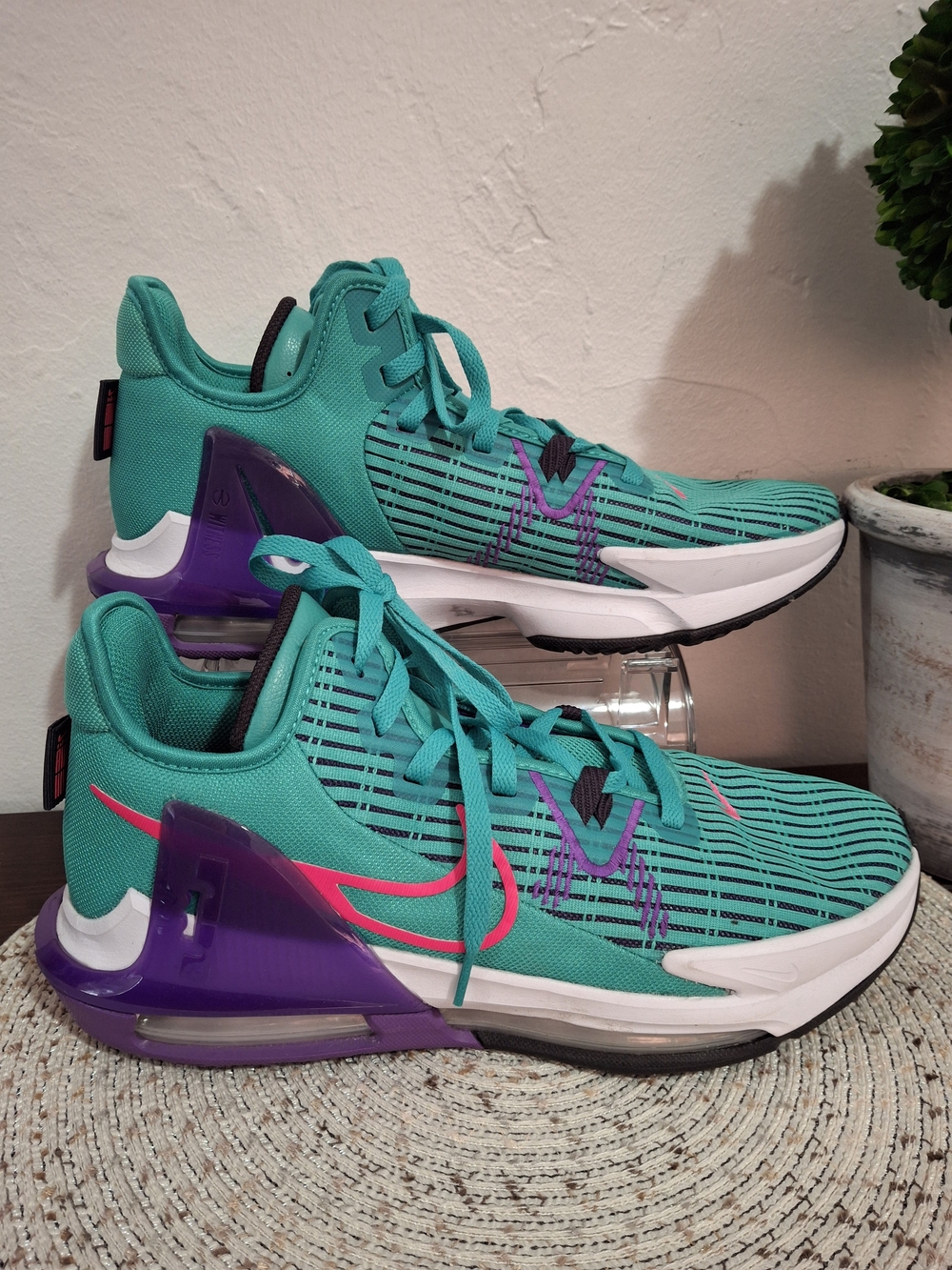 Men's Nike Teal & Purple Active Sneakers Size 11.5.
